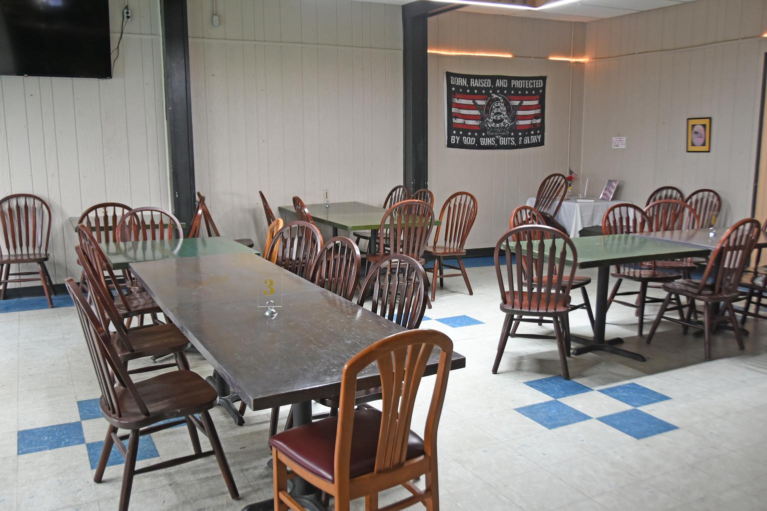Wolves Den Bar & Grill