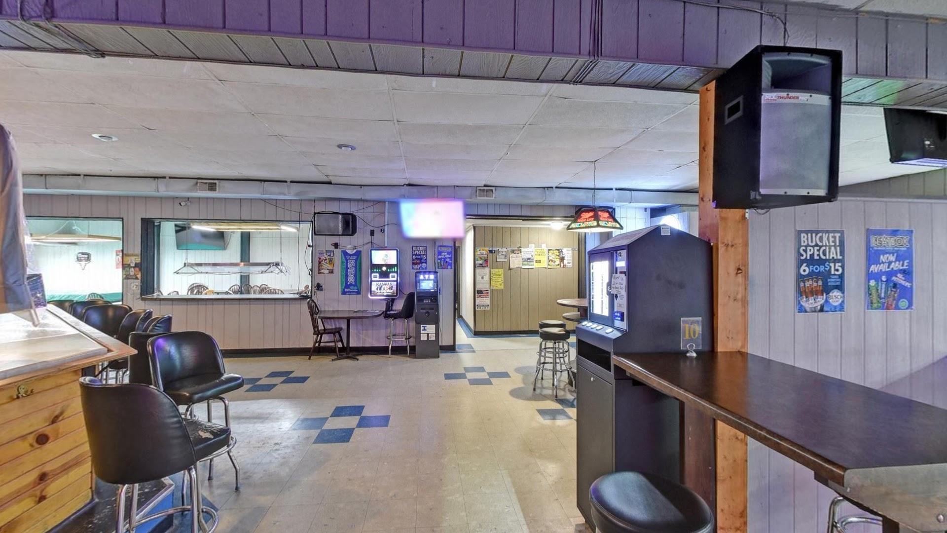 Wolves Den Bar & Grill